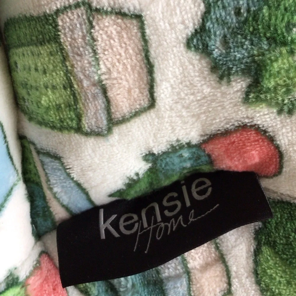 ‘Kenzie Home’ Plush Cat Bed